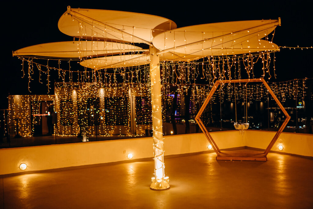 Top wedding decor, decoration of the site with garlands and flashlights